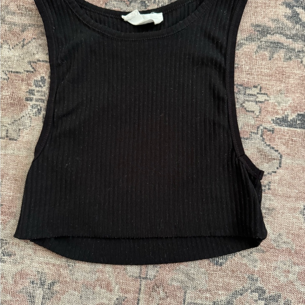 Chic Black Crop Top with Sleek Design
